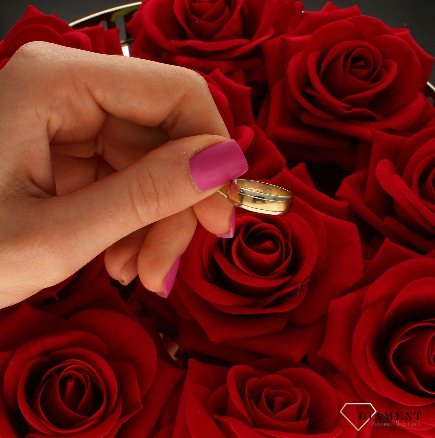 Złota obrączka półokrągła 6,5mm z białymi brzegami 585 – Żółte i Białe Złoto  Rozmiar 17.jpg